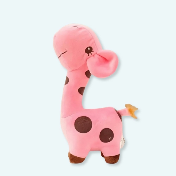 C'est une adorable peluche girafe de couleur rose avec de petites tâches noires sur le corps toute mignonne. Avec son long cou elle voit suffisamment loin pour veiller sur votre petit fille. Ultra douce, la girafe n'hésitera pas à se pencher sur le lit de votre enfant pour venir le dorloter et s'amuser avec lui.
