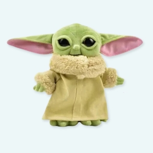 Un adorable bébé Yoda en peluche toute douce et trop mignonne. Vous êtes fan de Star Wars ? Alors vous allez adorer cette peluche qui complètera votre collection vers le bon côté de la force. Que votre enfant l'utilise comme oreiller pendant les longs trajets en voiture. Commandez votre peluche Baby Yoda dès aujourd'hui !