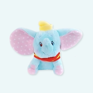 Cette adorable peluche toute douce est notre ami Dumbo l'éléphant. Il est trop mignon avec ses oreilles et ses pattes roses à pois blanc. On a tout de suite envie de lui faire de gros câlins. Cette peluche Dumbo bleue est toute douce et parfaite pour les enfants.