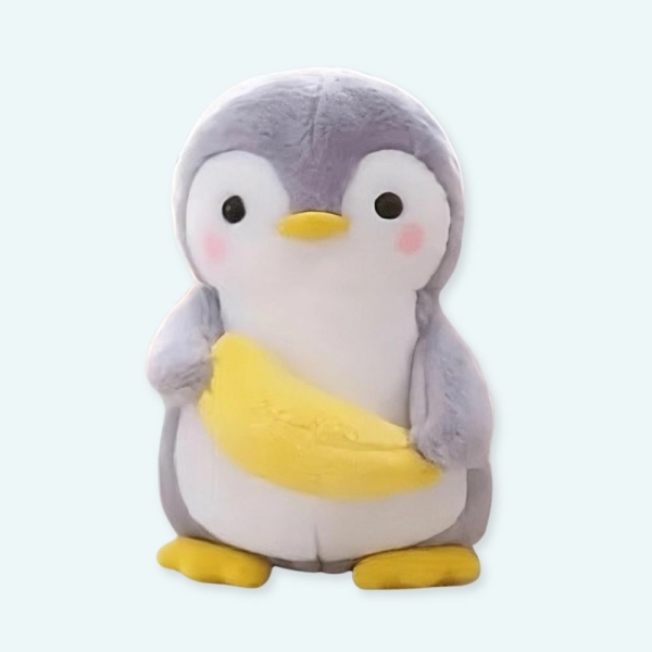 Voici la peluche pingouin banane, la peluche qui raffole des fruits ! Elle en mange toute la journée, elle n'en a jamais assez ! Après un bon repas, elle aime se blottir dans les bras des enfants pour faire de gros câlins ! Parfaite pour les enfants et les adultes !