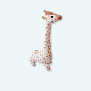 Découvrez cette peluche girafe câline qui fera voyager vos enfants à travers le monde magique de la savane. Elle leur ouvrira un univers merveilleux de jeux et de découvertes. Super compagnon d'aventure, elle aiguisera leur curiosité tout en leur offrant des moments de tendresse. Offre des moments de joie à votre enfant !