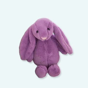Voici la peluche lapin violet Kawaii, qui est trop rigolote avec sa jolie couleur ! Elle accompagne les enfants dès leur plus jeune âge dans toute leurs aventures, en les aimant de tout son cœur ! C'est un adorable petit lapin violet en peluche avec une expression kawaii.