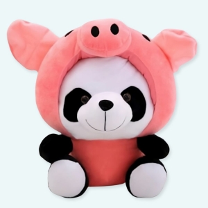 Cette peluche panda déguisé en cochon est adorable et toute douce. Elle adore jouer avec les enfants, leur faire beaucoup de câlins et faire la sieste ! Elle est idéale pour accompagner l'éveil des enfants. Ce panda déguisé en cochon est tout simplement adorable ! Parfait pour câliner ou pour jouer.