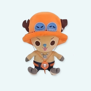 Adoptez cette magnifique petite peluche Chopper Ace One Piece orange. Elle complètera à merveille une jolie collection et sera un compagnon de route idéal à coup sûr ! Doux et rassurant, il sera un fidèle copain toujours là pour vous ! Vous allez adorer cette petite peluche orange si mignonne !