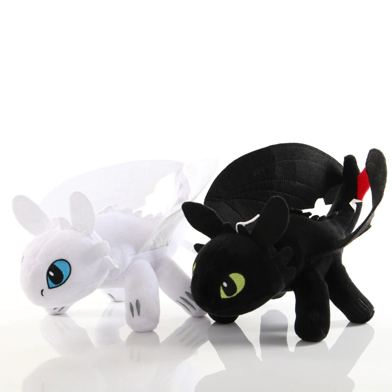 Pack de peluche Dragon Krokmou noir + Furie Eclair sur fond blanc