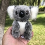 Petite peluche de koala, très mignonne, taille 16 cm, jouet, aventure, poupée, cadeau parfait pour un anniversaire ou à Noël, nouvel arrivage, nouveauté, 2020, Uncategorized Hauteur: 12cm Couleur: Black