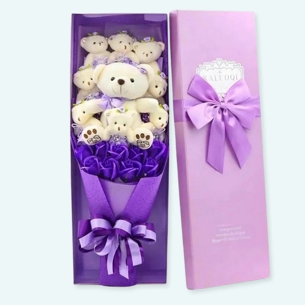 Pour cette année, plutôt que d'offrir des fleurs, soyez original et offrez ce bouquet de fleurs ours en peluche. Les couleurs sont belles et les ours sont bien mignons. Le tout est joliment emballé dans une boîte en carton assortie. C'est le cadeau idéal pour les enfants et les amoureux des ours en peluche.