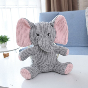 Petite peluche éléphant en tricot