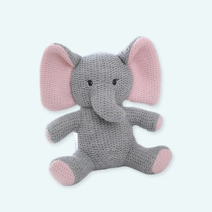 Petite peluche éléphant en tricot