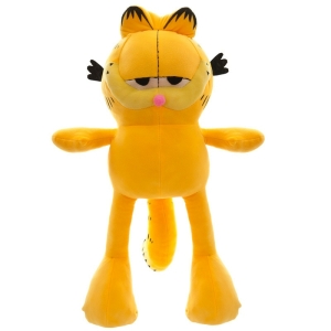 Peluche chat Garfield orange et noir. Se tient debout les bras écartés sur fond blanc.