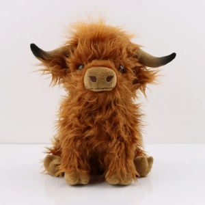 Peluche vache Highland marron à poils longs de face, avec des grandes cornes.