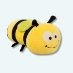 On voit une peluche coussin abeille souriante jaune et noire